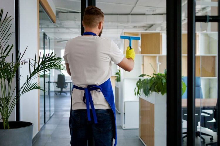 Vệ sinh văn phòng năm 2025: tại sao lại khó hơn bạn nghĩ?
